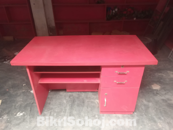 দোকানের ক্যাশ টেবিল